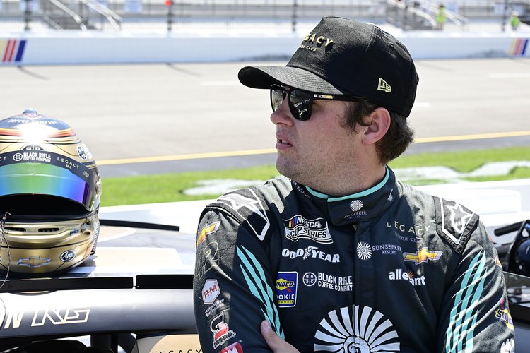Gragson conclui “treinamento de diversidade e inclusão” e é readmitido pela Nascar