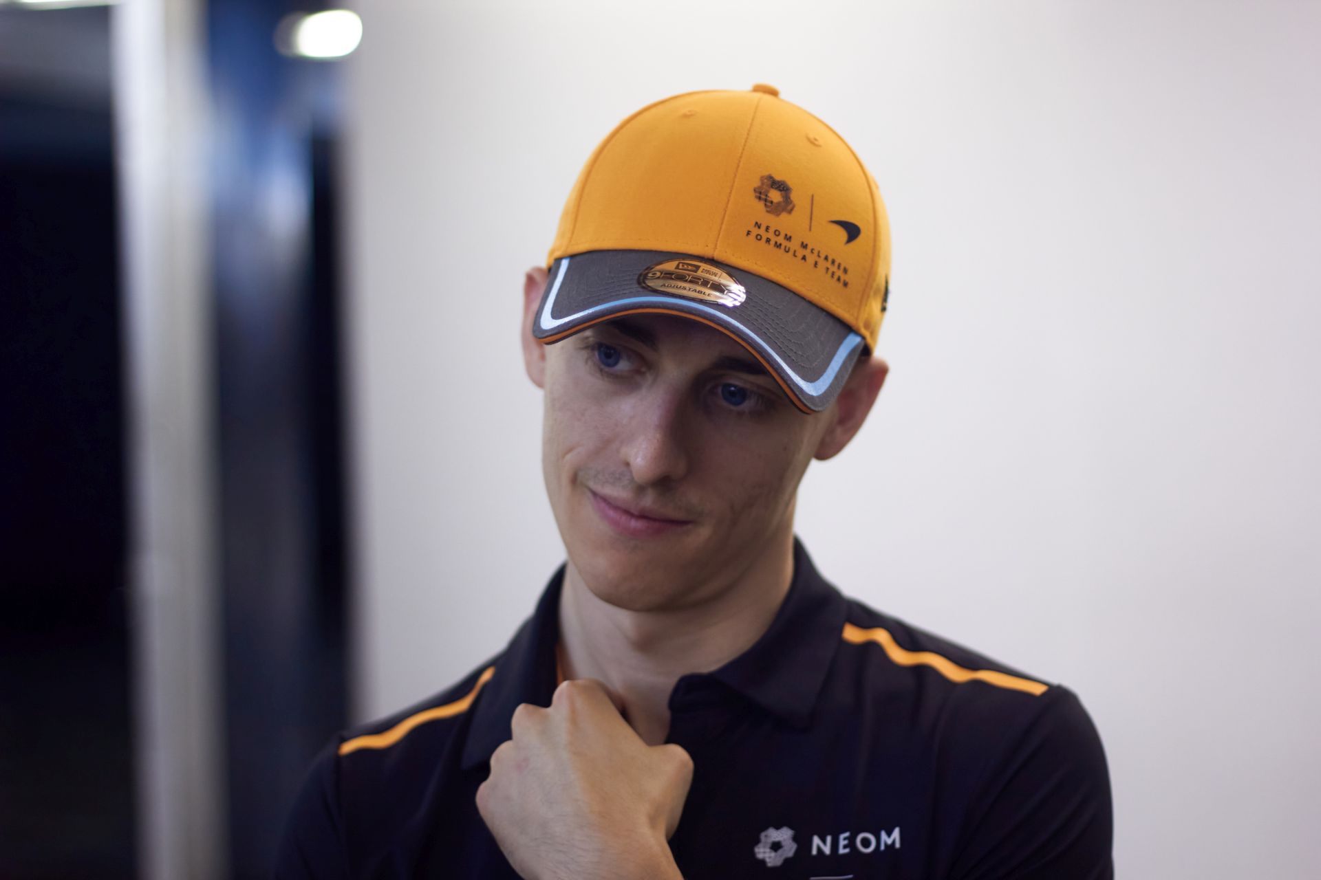 McLaren renueva a Hughes para la temporada 2024 de Fórmula E y se acerca Bird