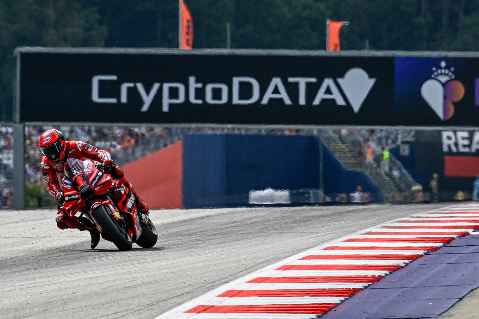 Bagnaia supera a Viñales por apenas 0s037 y marca la pole del GP de Austria de MotoGP
