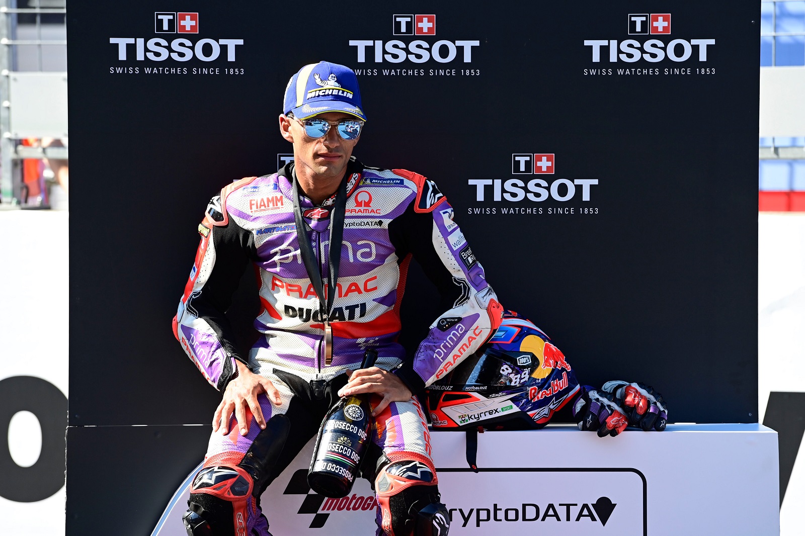 Martín, penalizado con una vuelta larga para el domingo y conserva podio de sprint en Austria