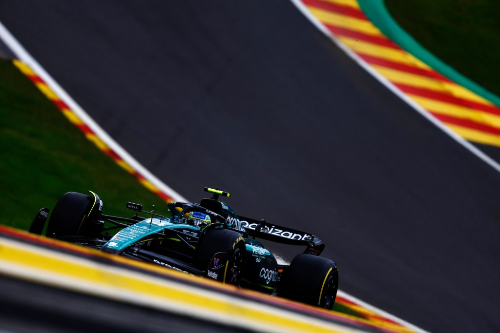 Aston Martin admite pérdida de ritmo y lamenta “actualizaciones que trajeron problemas”