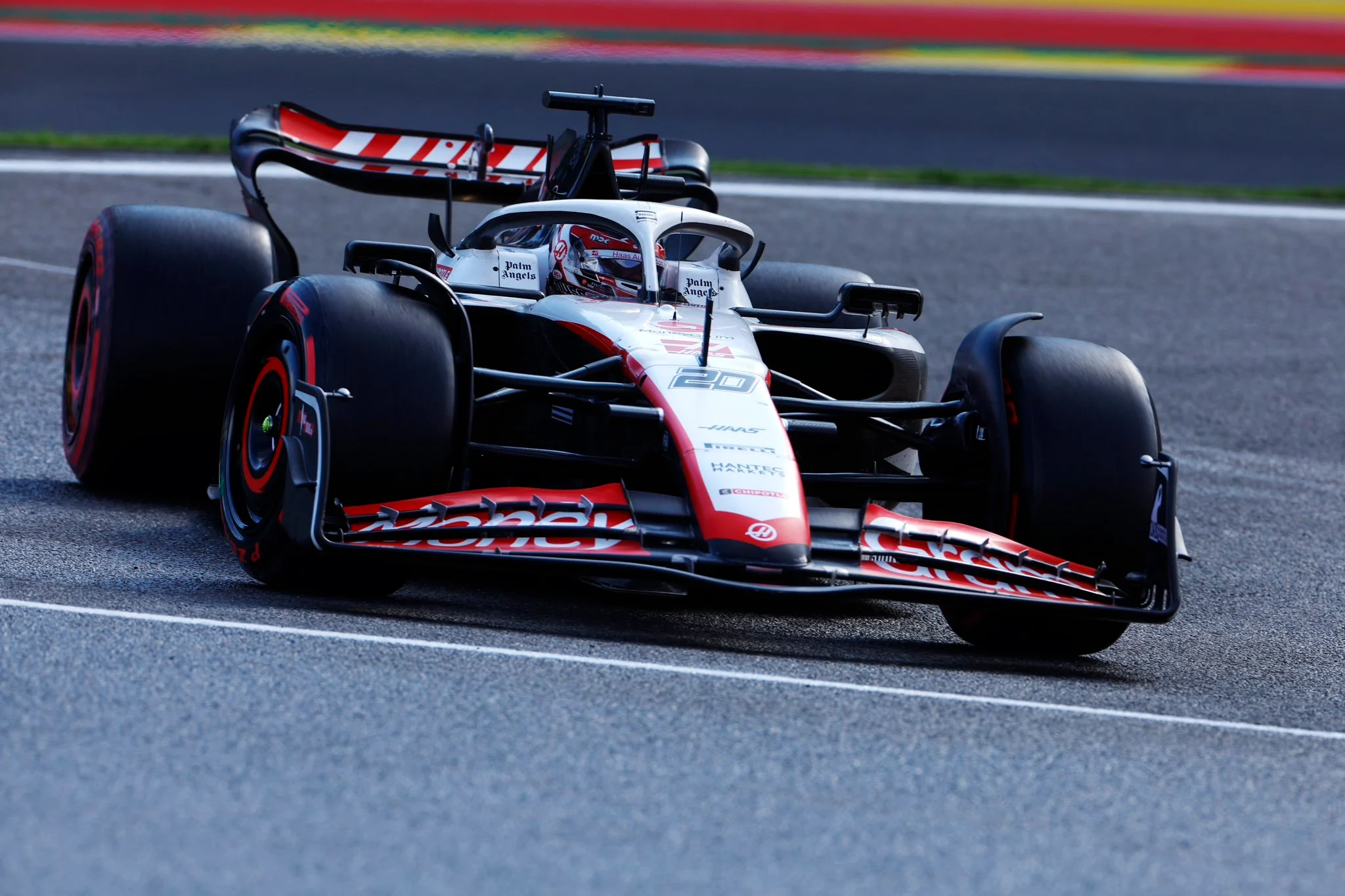 Haas se reorganiza y proyecta a futuro, pero aún está lejos del rendimiento esperado