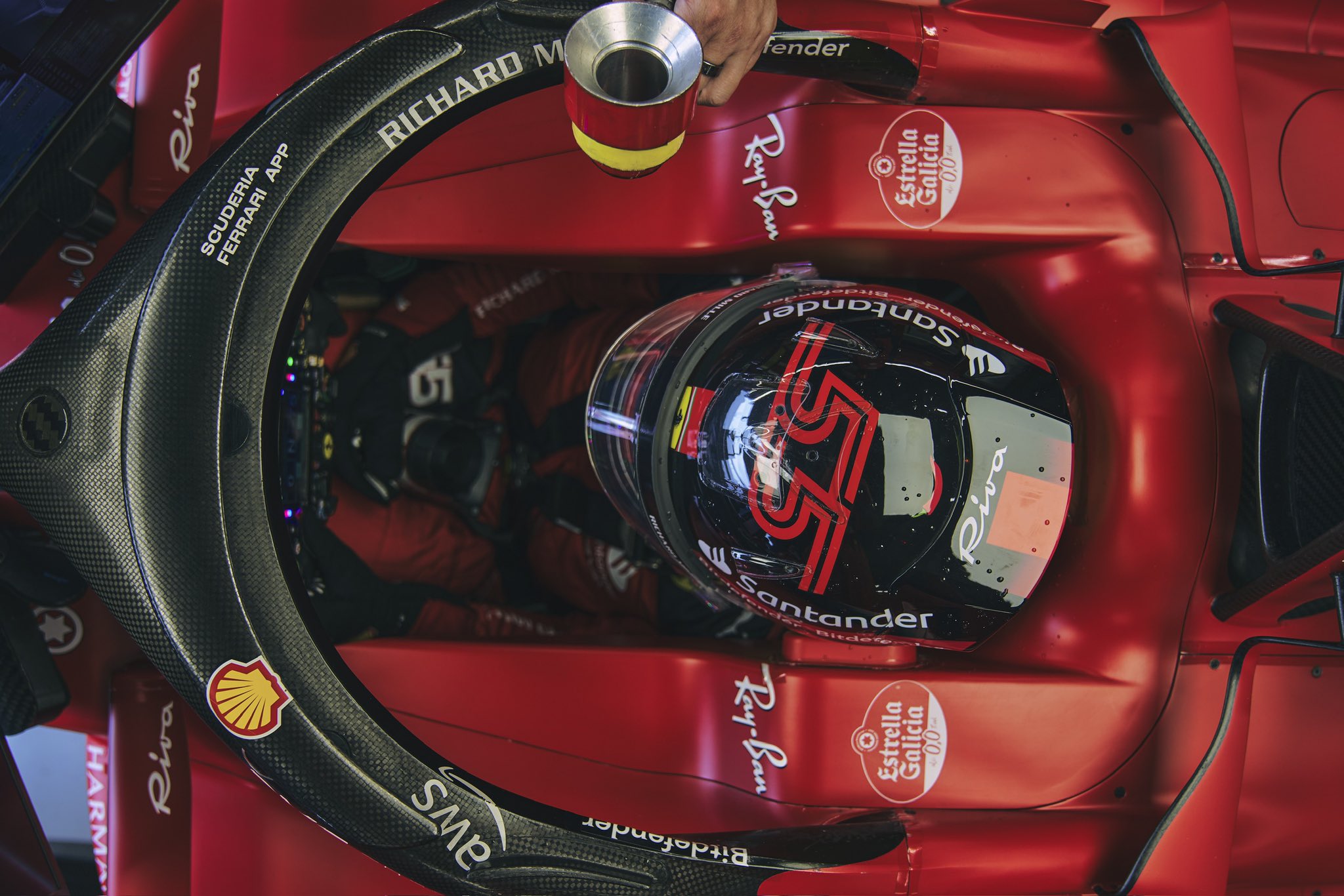 Sainz habla de “neumáticos gastados”, pero destaca el resultado y la lucha con Hamilton