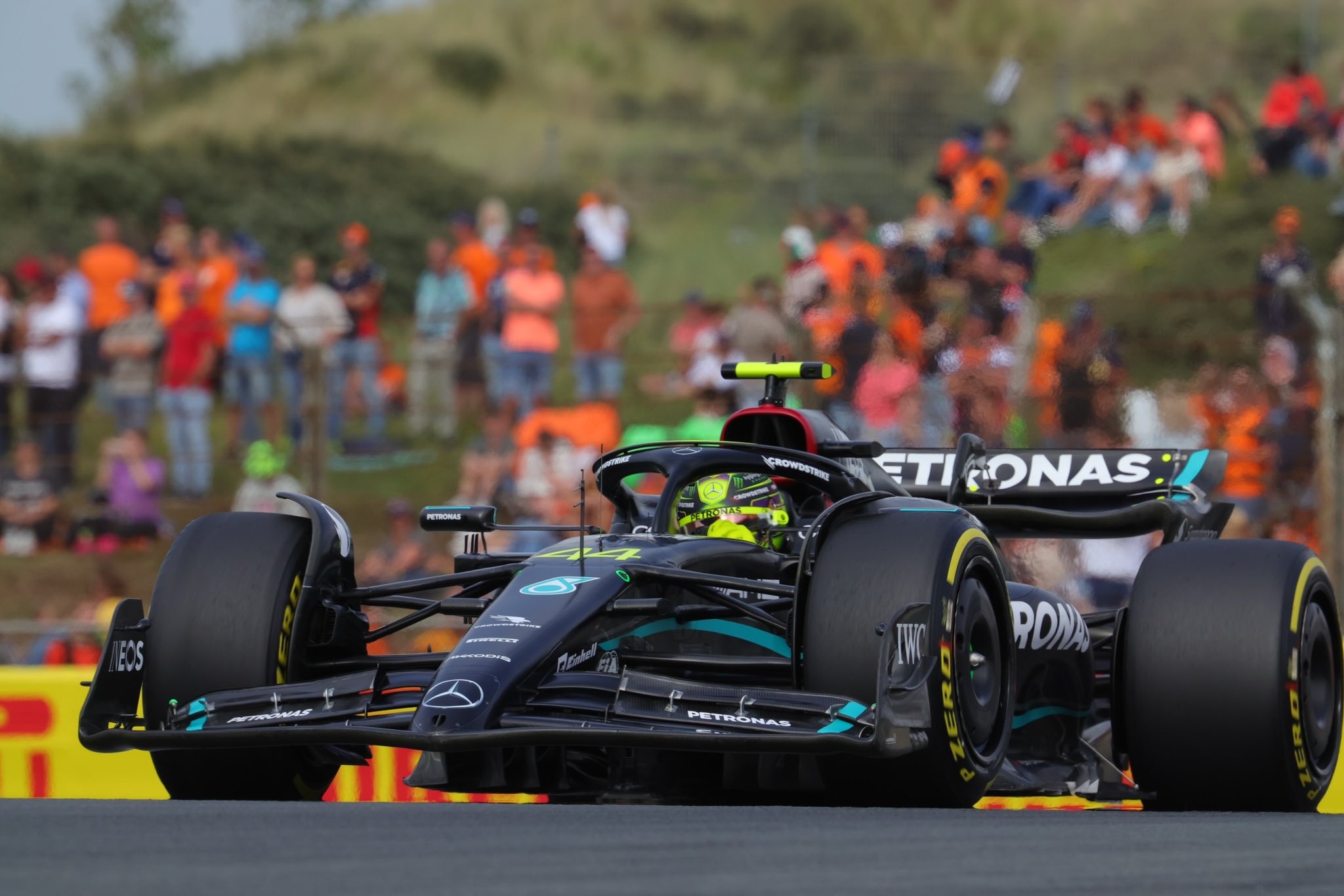 Hamilton señala “error de equipo” y celebra su potencial: “Podía avanzar”