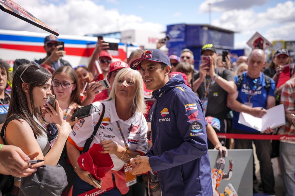 Marc Márquez se sorprende con la salida de Rins: «Él aseguró que Honda no era tan malo»