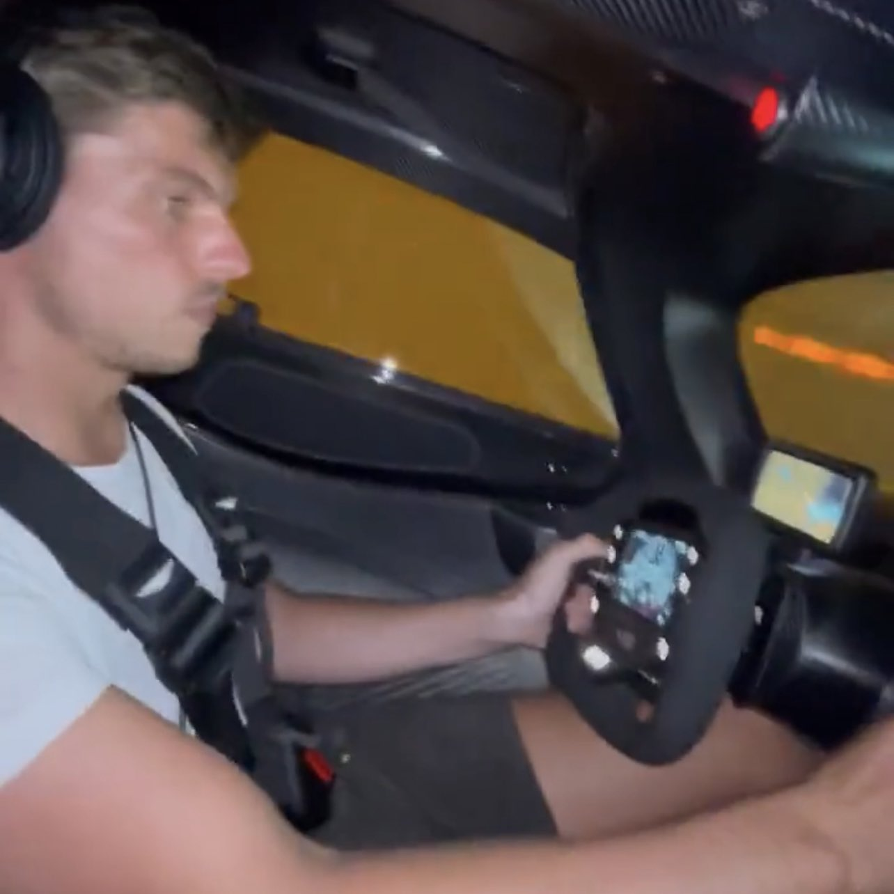 Polícia francesa investiga a Verstappen ante video divulgado acelerando en autopista
