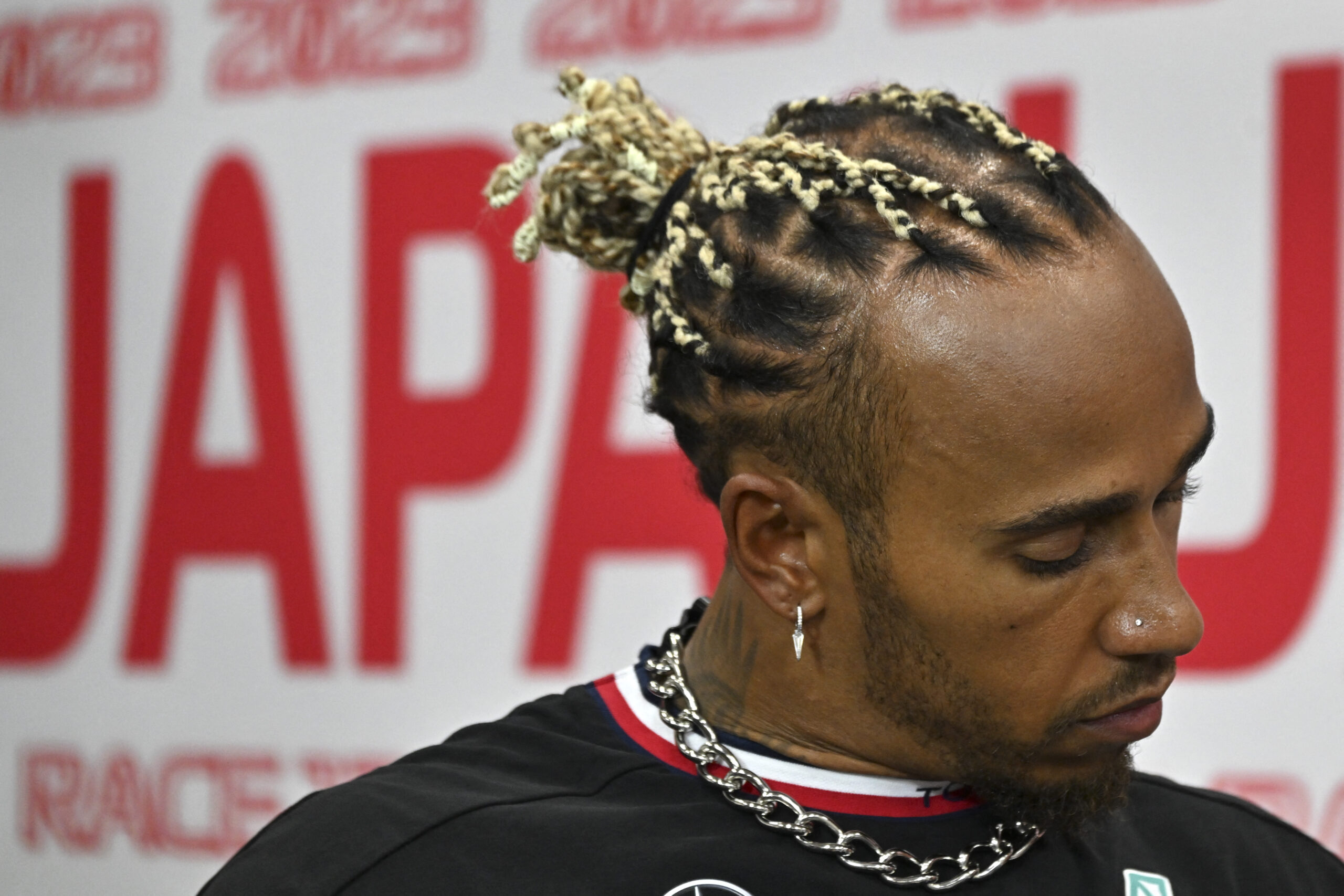 Hamilton explica primeiro dia difícil no Japão por “falta de confiança no carro”