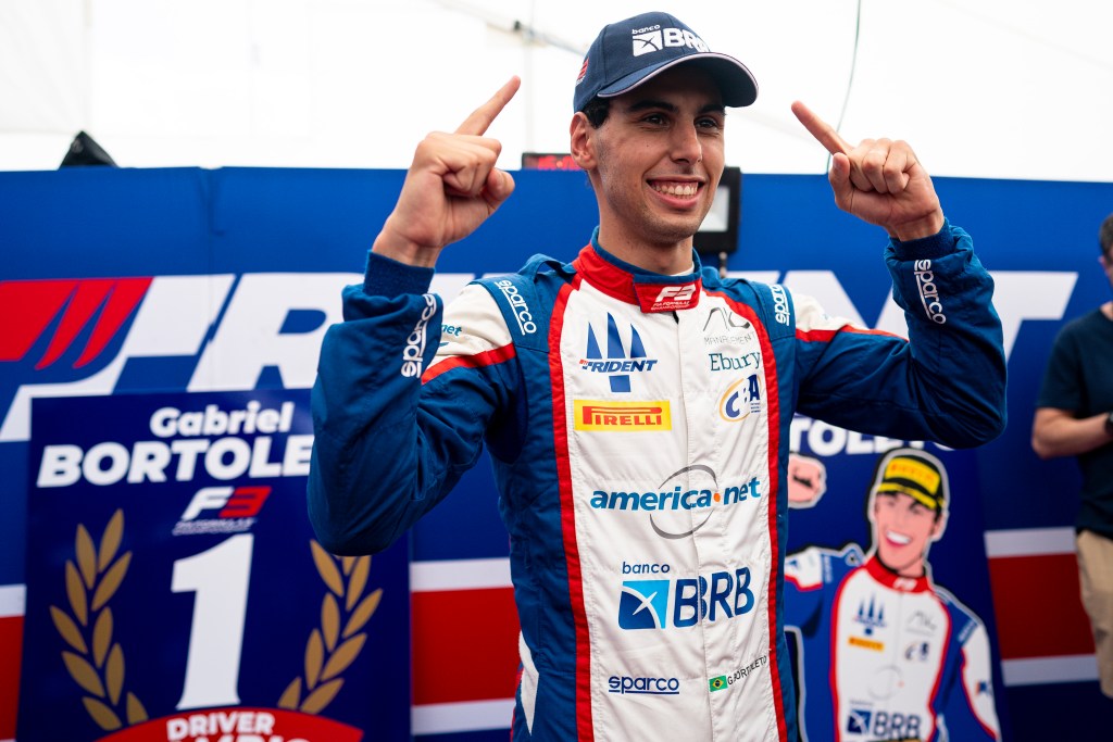 Bortoleto recuerda el audio de 10 minutos de Alonso: “Cuando habla, escuchas”