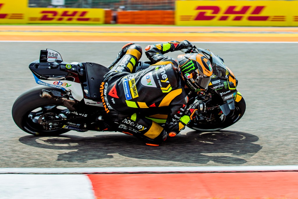 Especiarias da Índia entram em ação e dão cores diferentes ao dia 1 da MotoGP em Buddh
