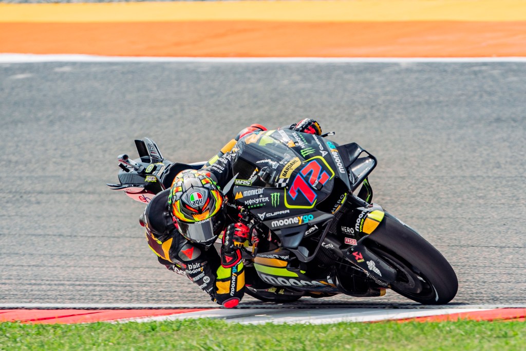 Bezzecchi domina en Buddh y gana primer GP de la India; Bagnaia abandona tras caída