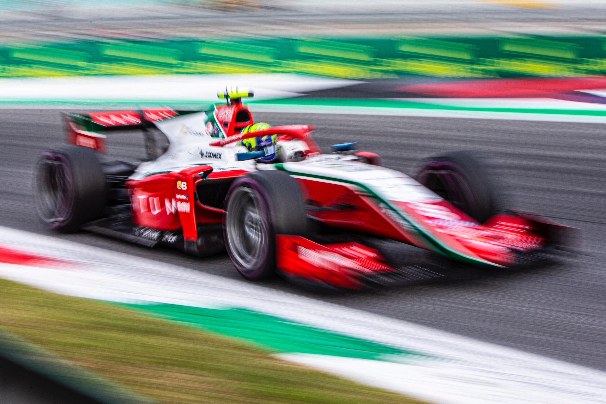 Bearman le gana al caos en Monza, Pourchaire sube al podio y Vesti, abandona