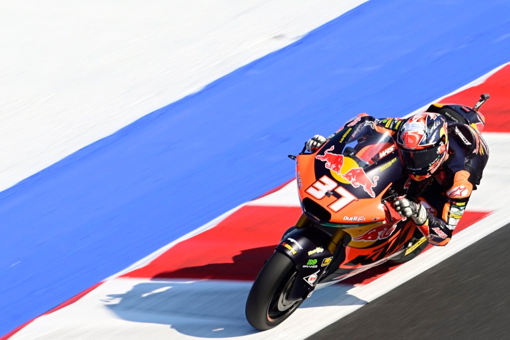 Acosta despacha Vietti, escapa e vence 5ª do ano na Moto2 no GP de San Marino