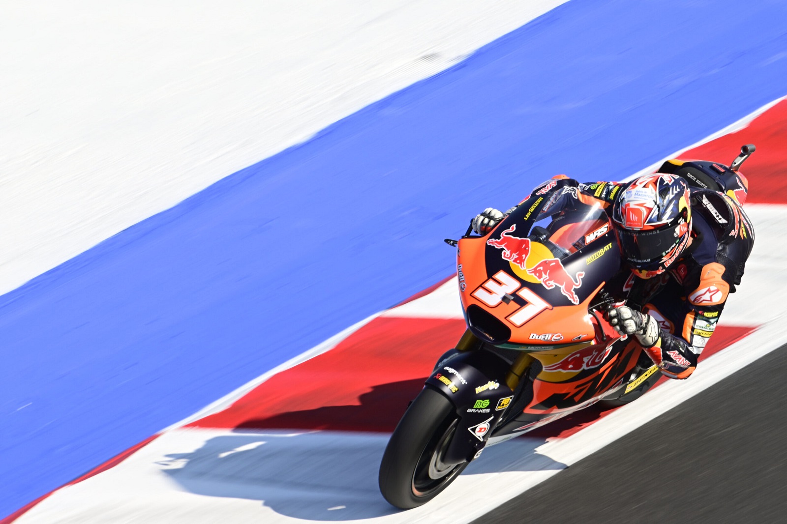Acosta despacha Vietti, escapa e vence 5ª do ano na Moto2 no GP de San Marino