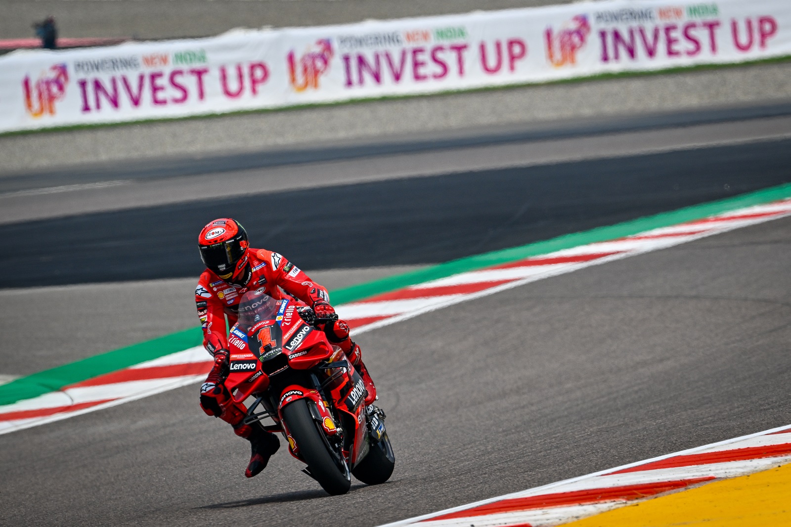 Bagnaia admite erro após queda na Índia, mas pede “solução para problemas” em freadas