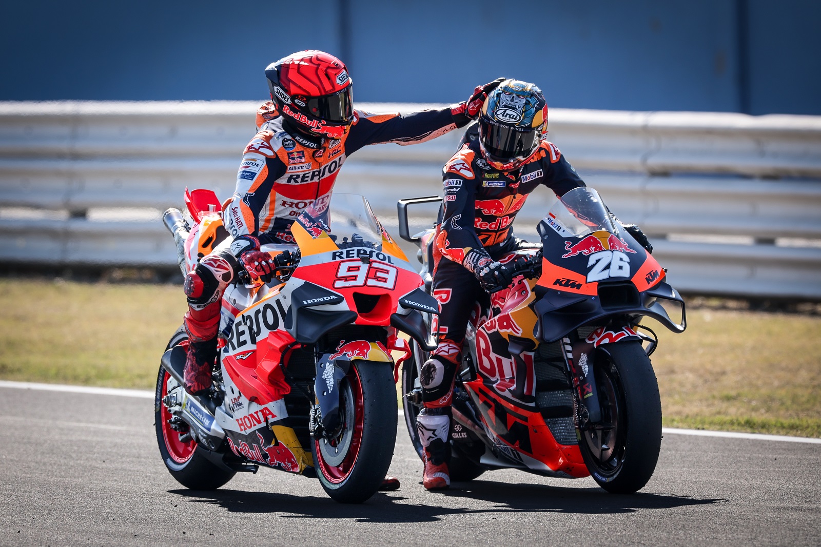 Marc Márquez vive “déjà vu” y explica su gesto hacia Pedrosa: “Auténtica admiración”