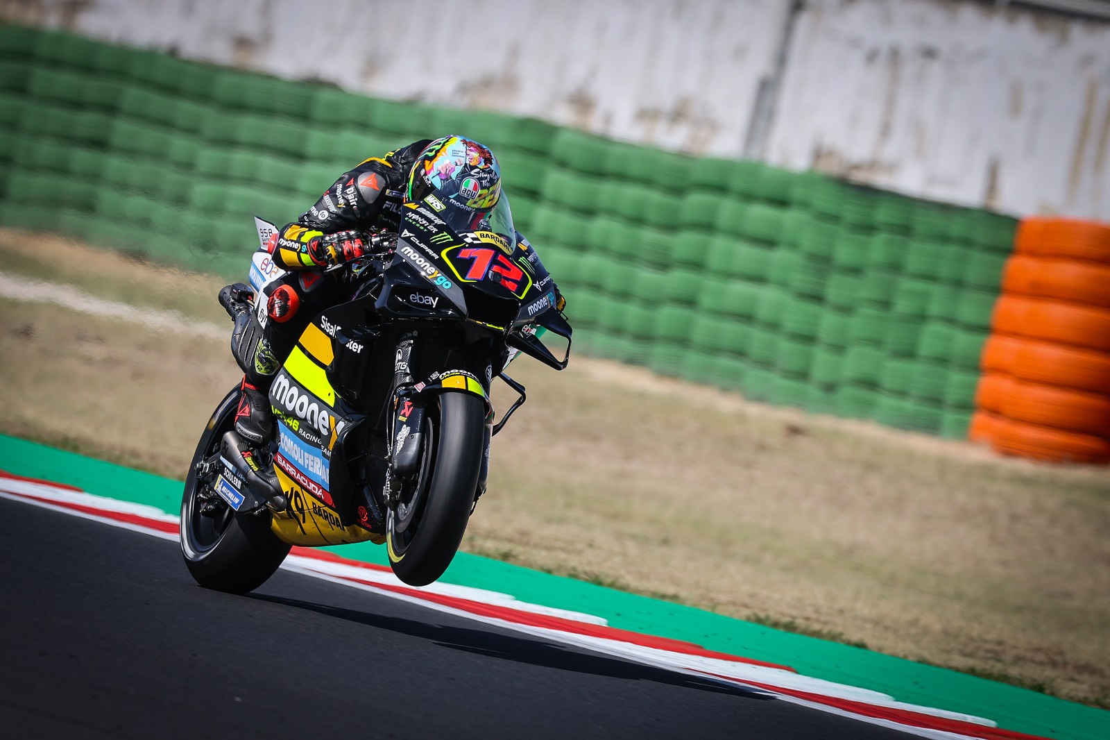 Bezzecchi lidera FP1 del GP de la India, Marc Márquez 2° y Bagnaia 15ª