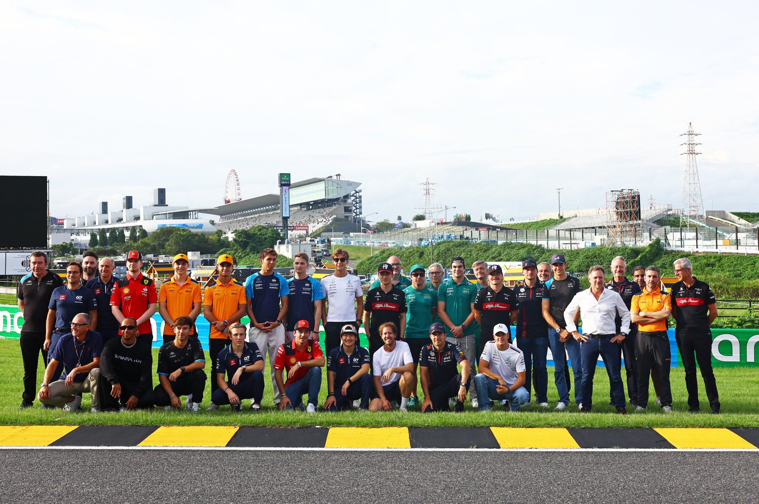 Vettel pinta zebra de Suzuka de amarelo e preto em campanha a favor da biodiversidade
