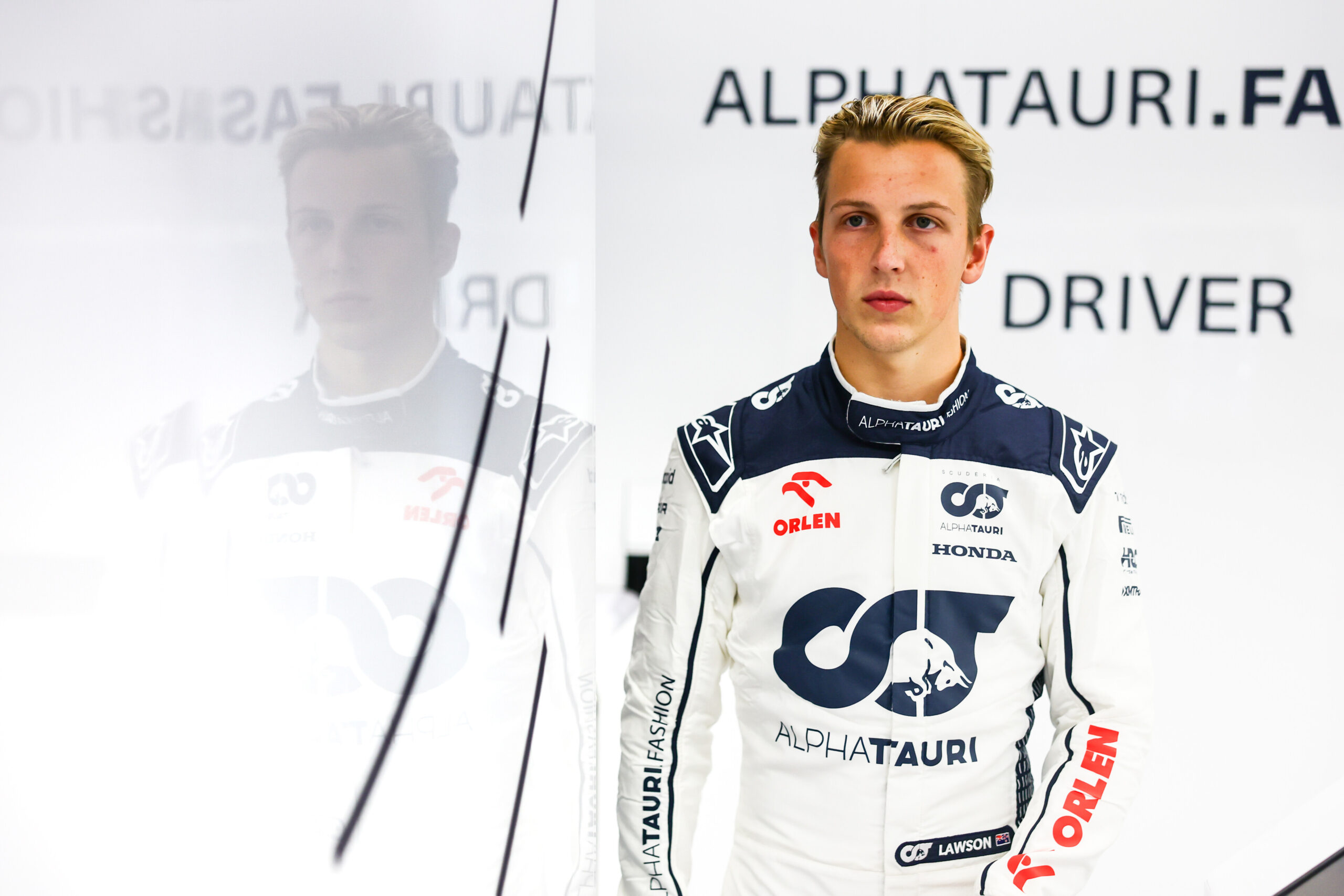 Red Bull afirma que Lawson “es parte de la familia” y seguirá como reserva en 2024