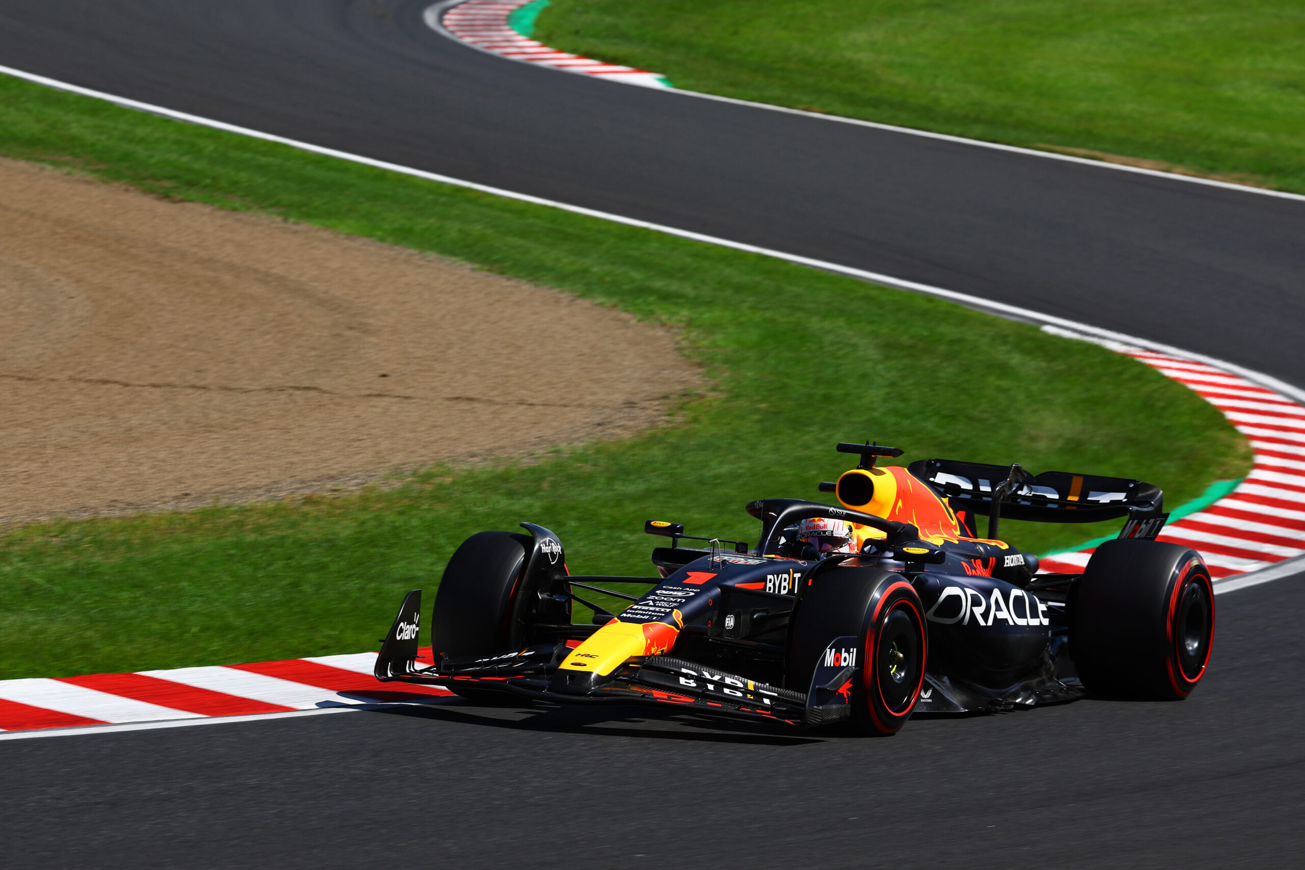 Verstappen arrasa y conquista la pole position por más medio segundo en el GP de Japón