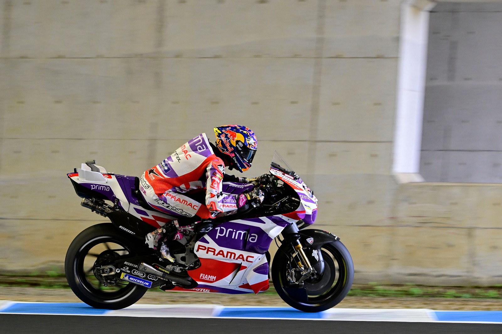 Martín anula a sus rivales y gana la carrera sprint de MotoGP en Japón. Bagnaia es tercero