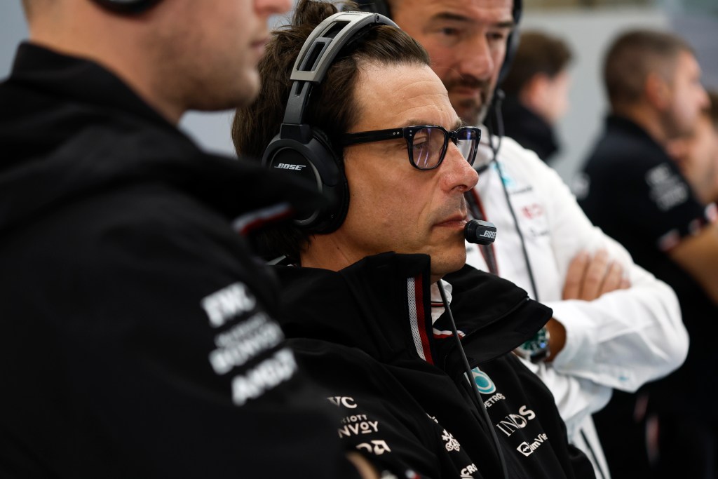 Wolff critica “investigación absurda” y afirma que la FIA le hizo “un ataque personal”