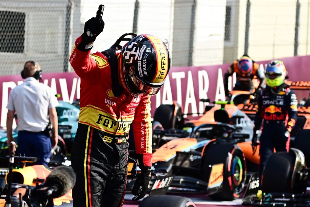 Sainz se conmueve con la afición en Italia y promete: “Daré todo por la victoria”