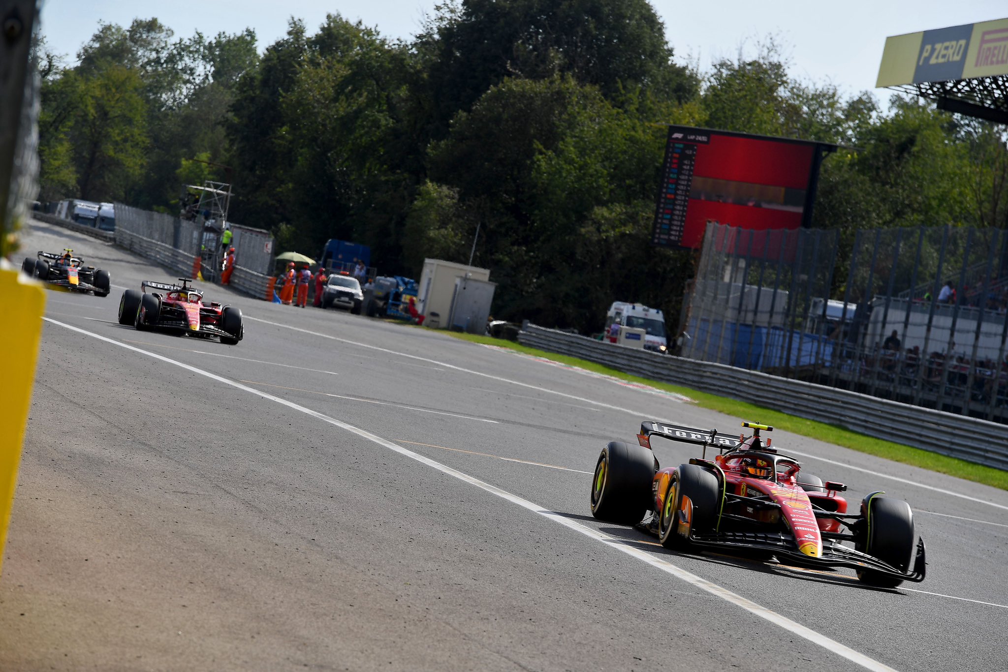 Ferrari admite tensão em duelo Sainz x Leclerc na Itália, mas se diz “fã de deixar brigar”