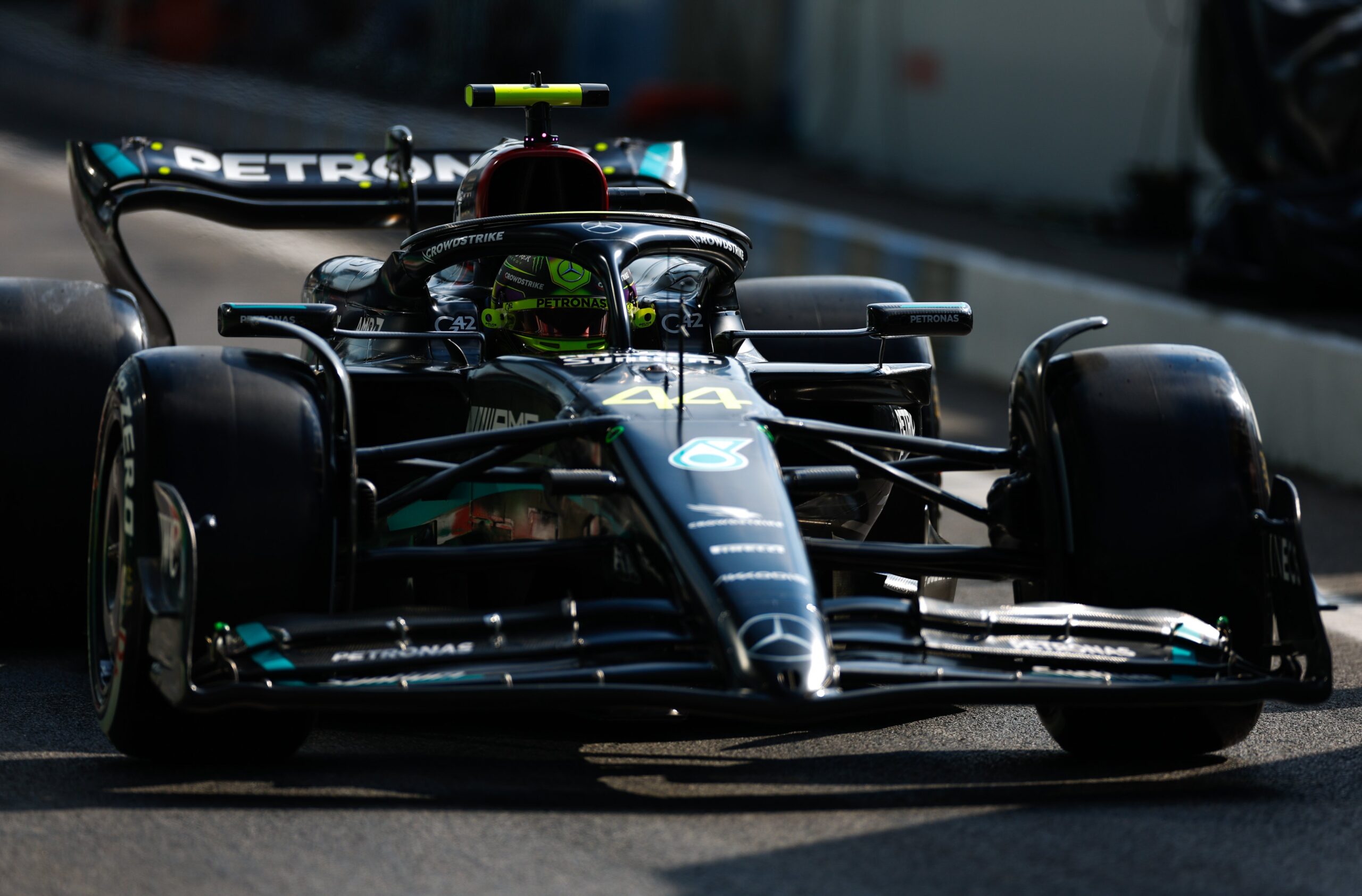 Hamilton cree que la falta de ritmo “lastima” a Mercedes y “cuenta los días” para 2024