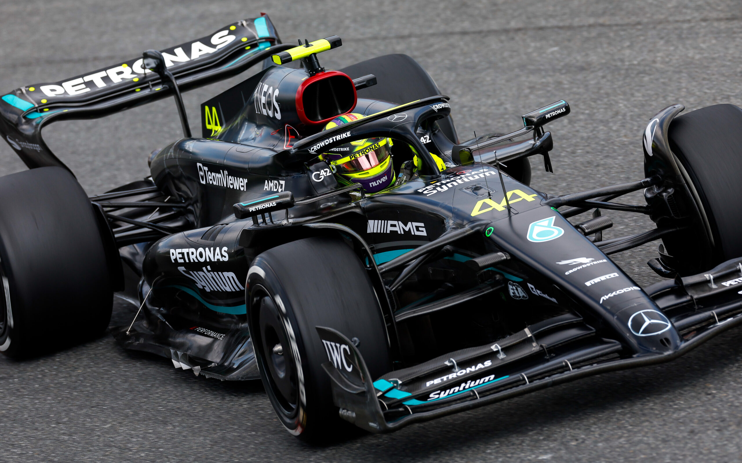 Hamilton lamenta dificuldades com Mercedes e pede desculpas a Piastri: “Calculei mal”