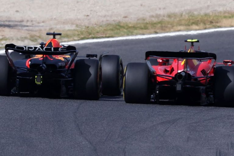 No fim das contas, Max Verstappen ainda engoliu Carlos Sainz e venceu (Foto: Red Bull Content Pool)
