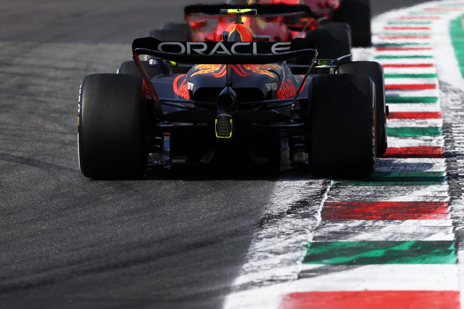 Mercedes dice que “estaría bien” que Red Bull fuera 1s más lento con los cambios de alerón