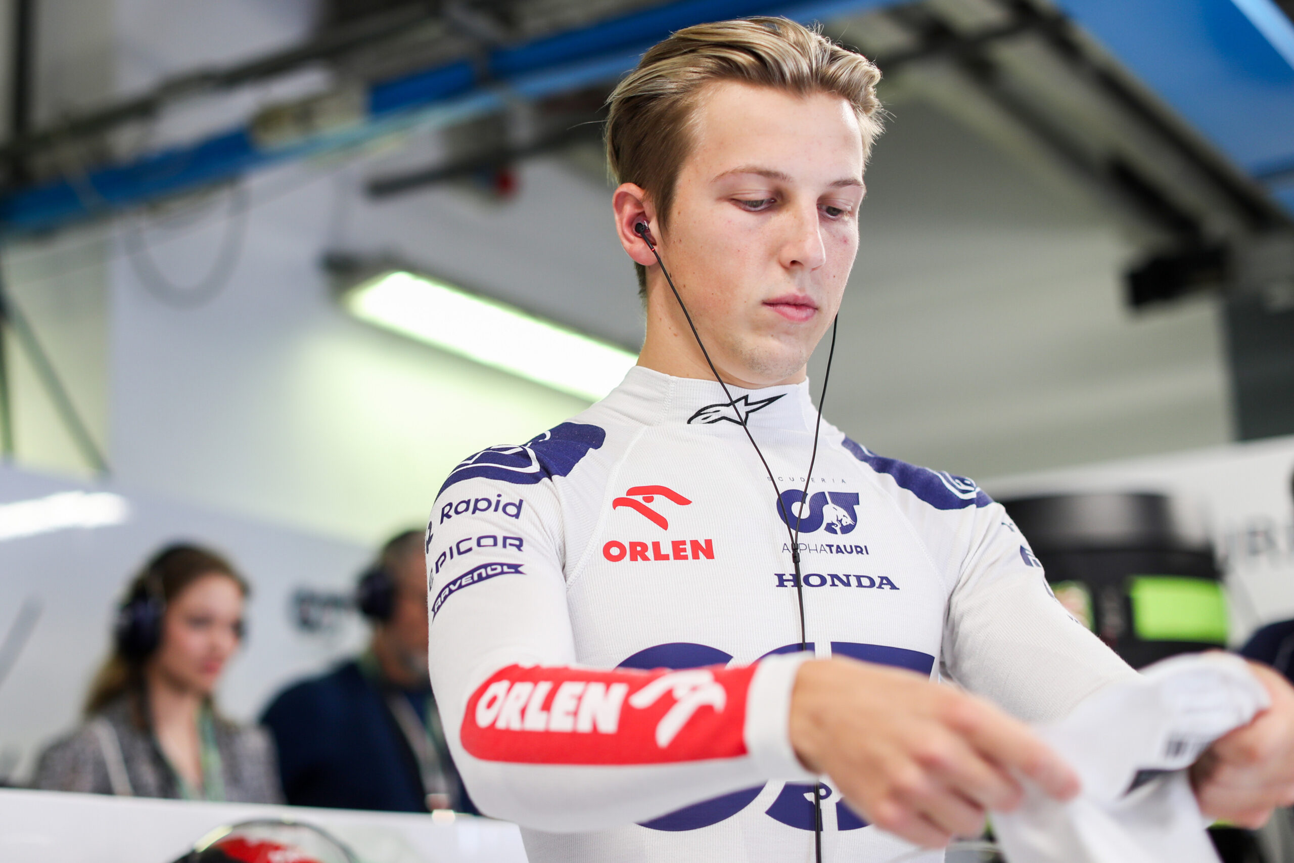 Red Bull vê Lawson “bom o suficiente”, mas vaga “depende das próximas corridas”