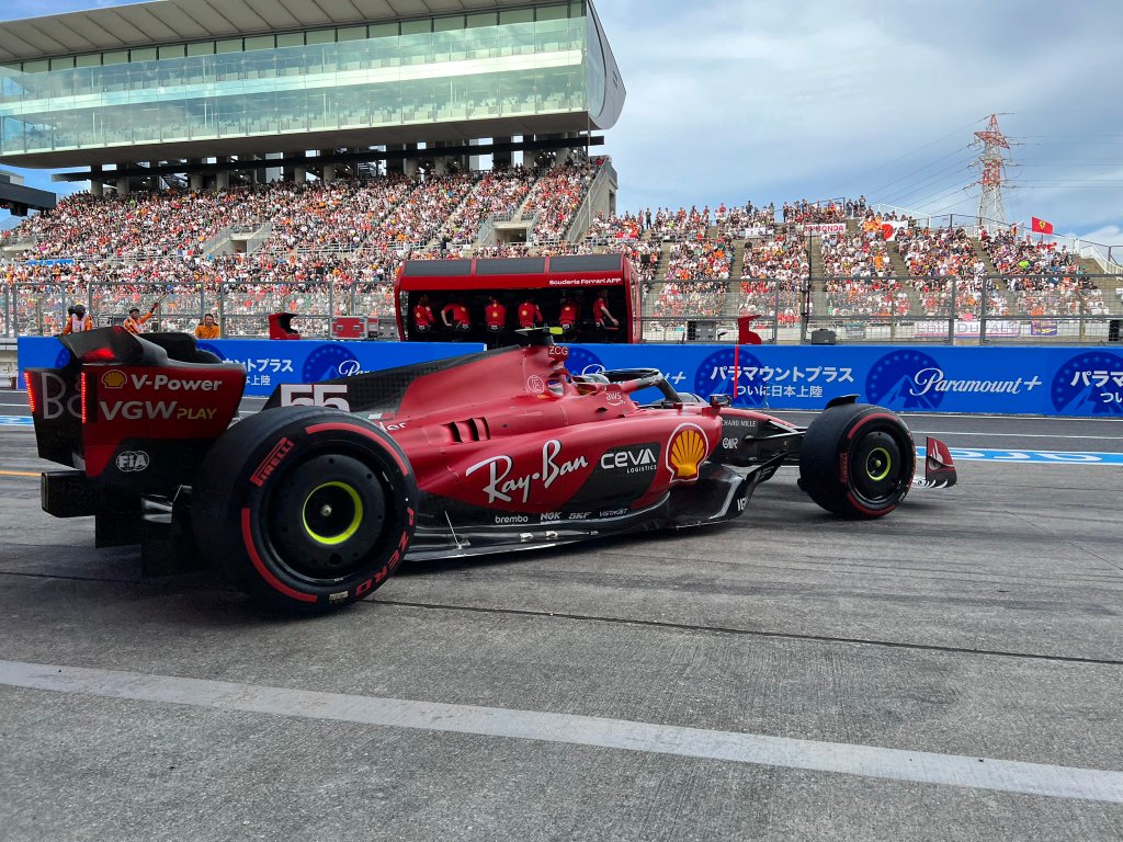 Sainz cuestiona estrategia de Ferrari en Japón: “El resultado no refleja mi ritmo”