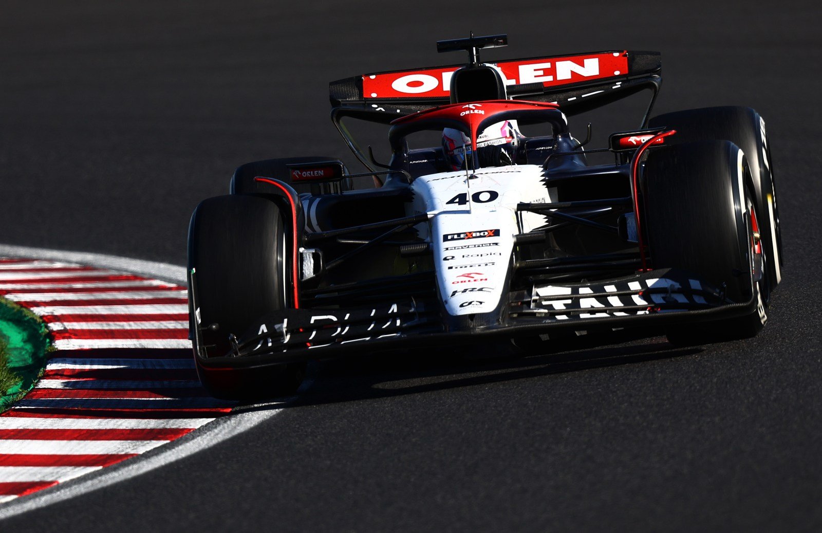 Red Bull admite que Lawson ”es candidato” a un asiento en F1 2025