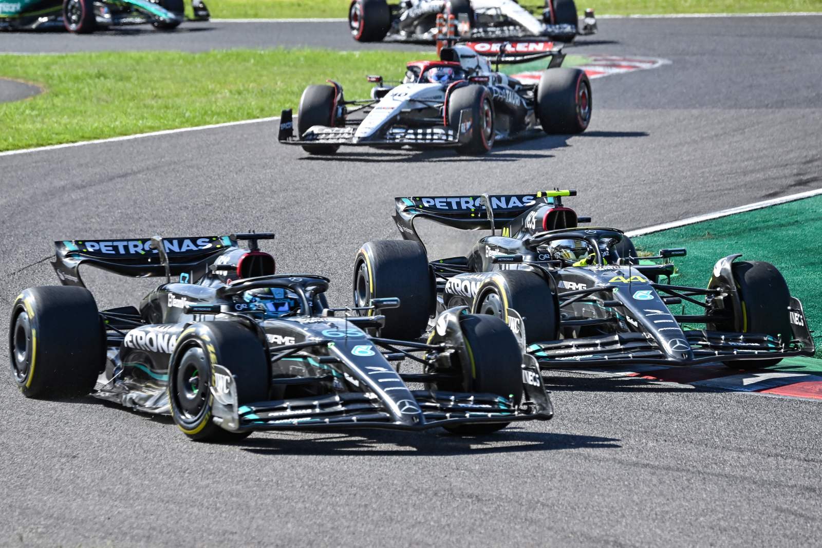 Mercedes minimiza tensão entre Hamilton e Russell no GP do Japão: “Calor do momento”