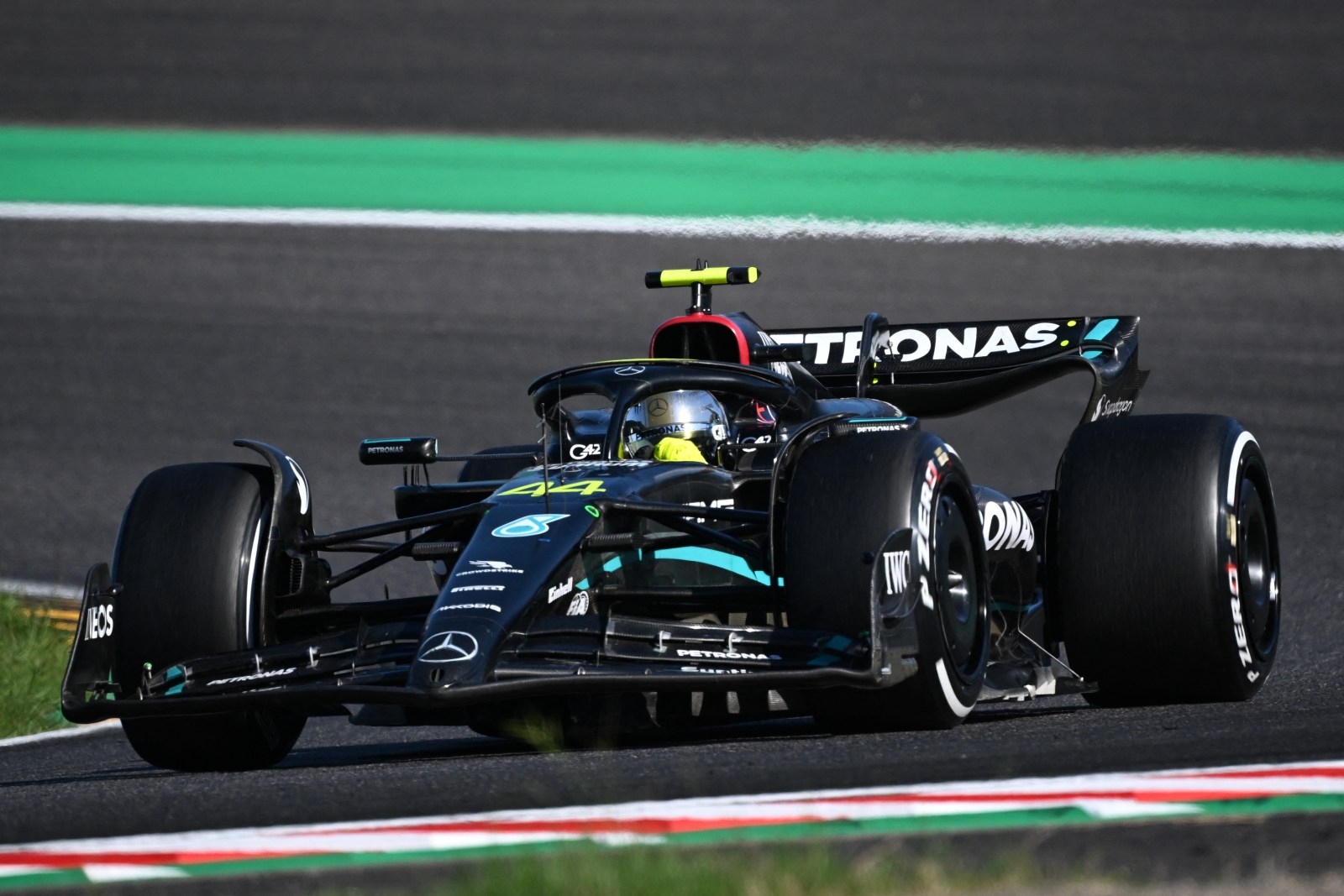 Mercedes defende ‘tática do DRS’ no Japão e diz que meta era Hamilton bater Sainz