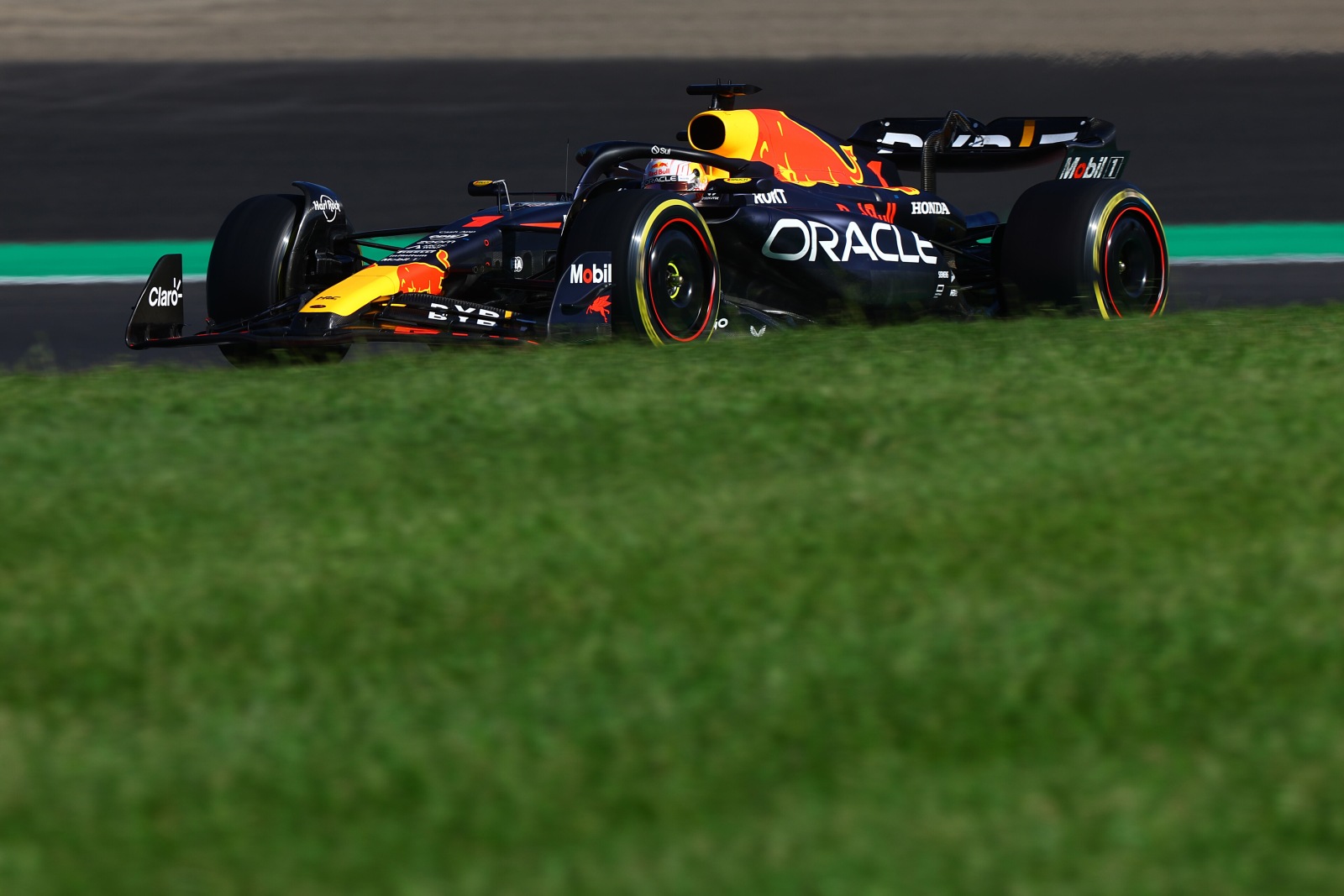 Verstappen celebra “ano incrível” após vitória e título da Red Bull: “Fizeram um foguete”