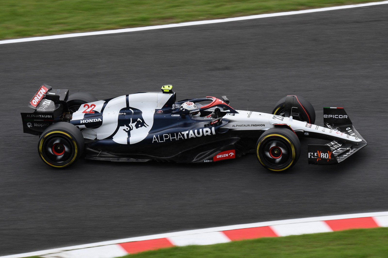 Tsunoda celebra renovación con AlphaTauri y subraya su deseo de “seguir luchando” en la F1