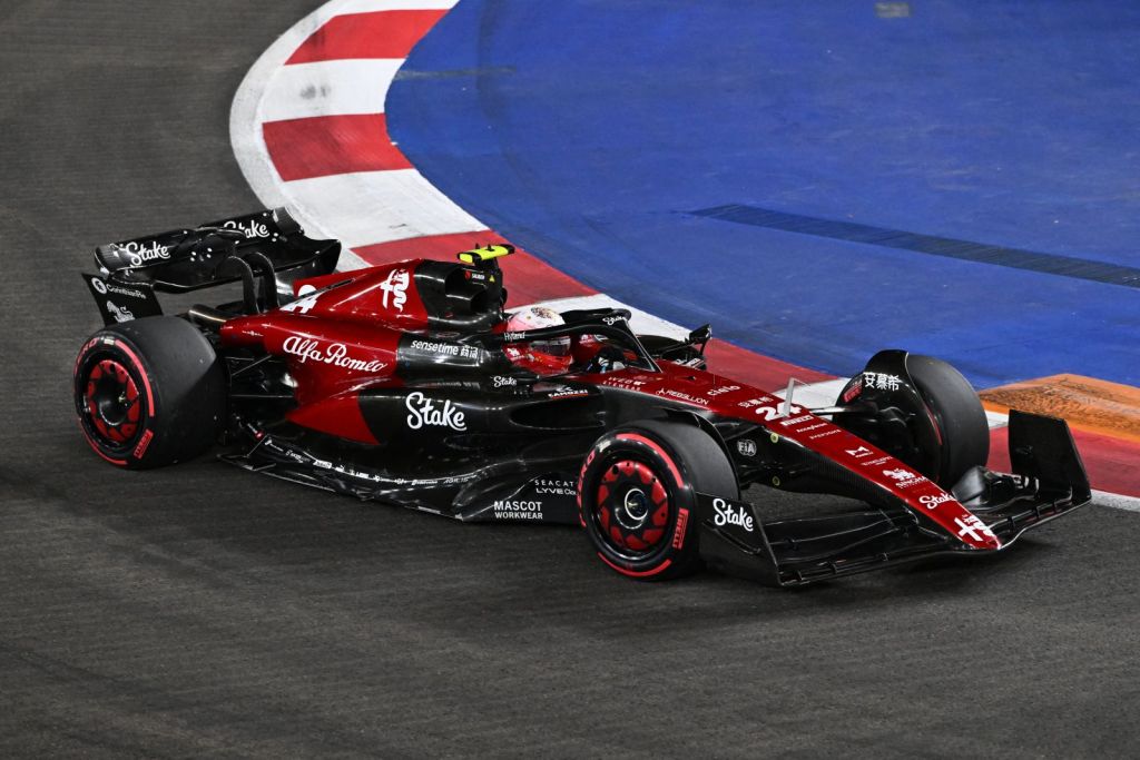 Alfa Romeo muda motor antes da corrida e faz Zhou largar do pit-lane em Singapura