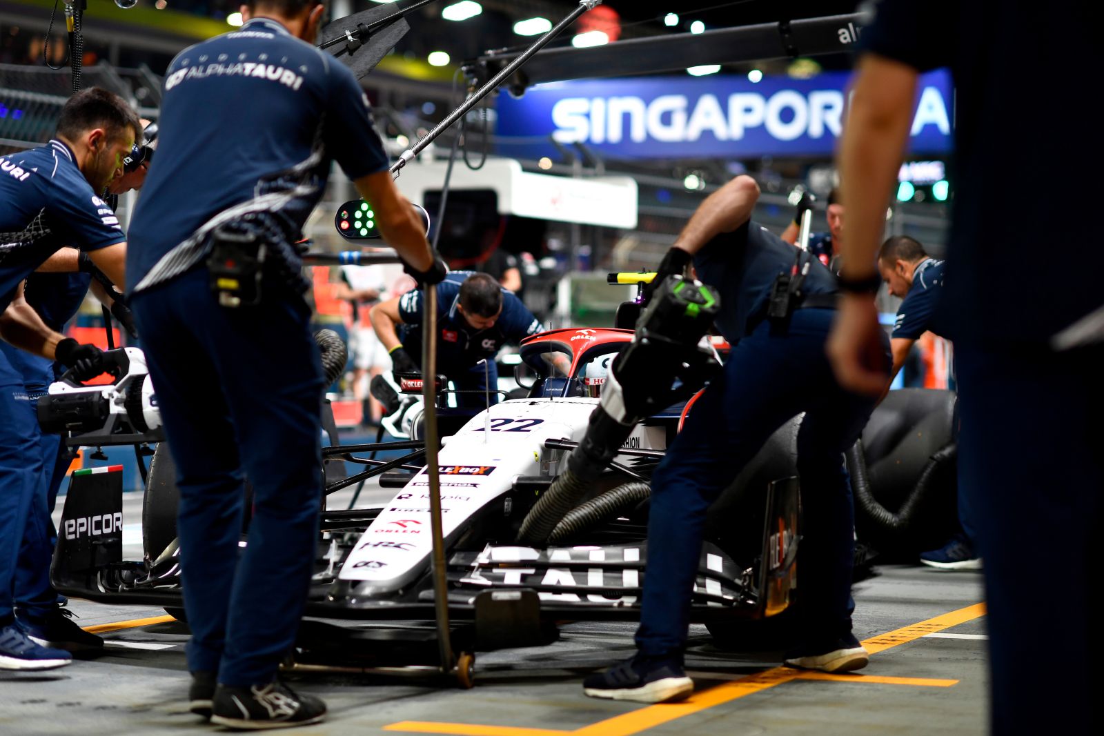Por que AlphaTauri não se defendeu de incidente Verstappen-Tsunoda em Singapura?