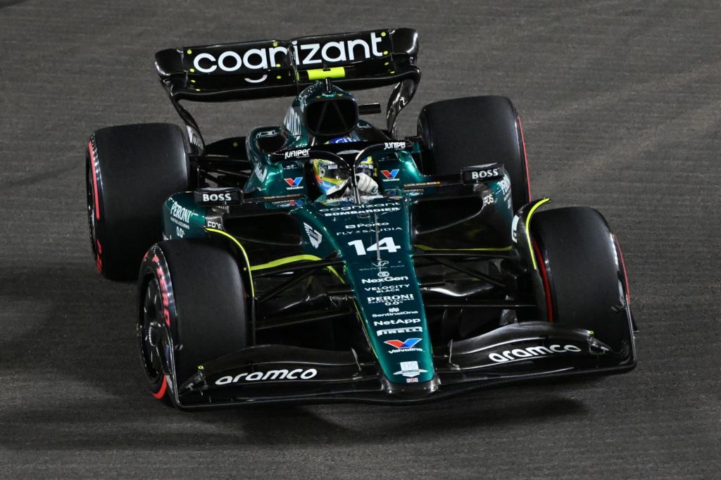 Alonso alcança 100 mil km na Fórmula 1 ao completar 16 voltas em Singapura
