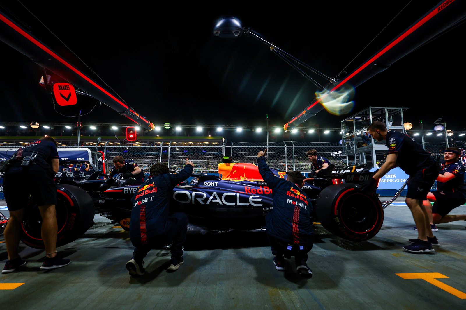 Red Bull lamenta comportamento “confuso” de RB19 na classificação em Singapura