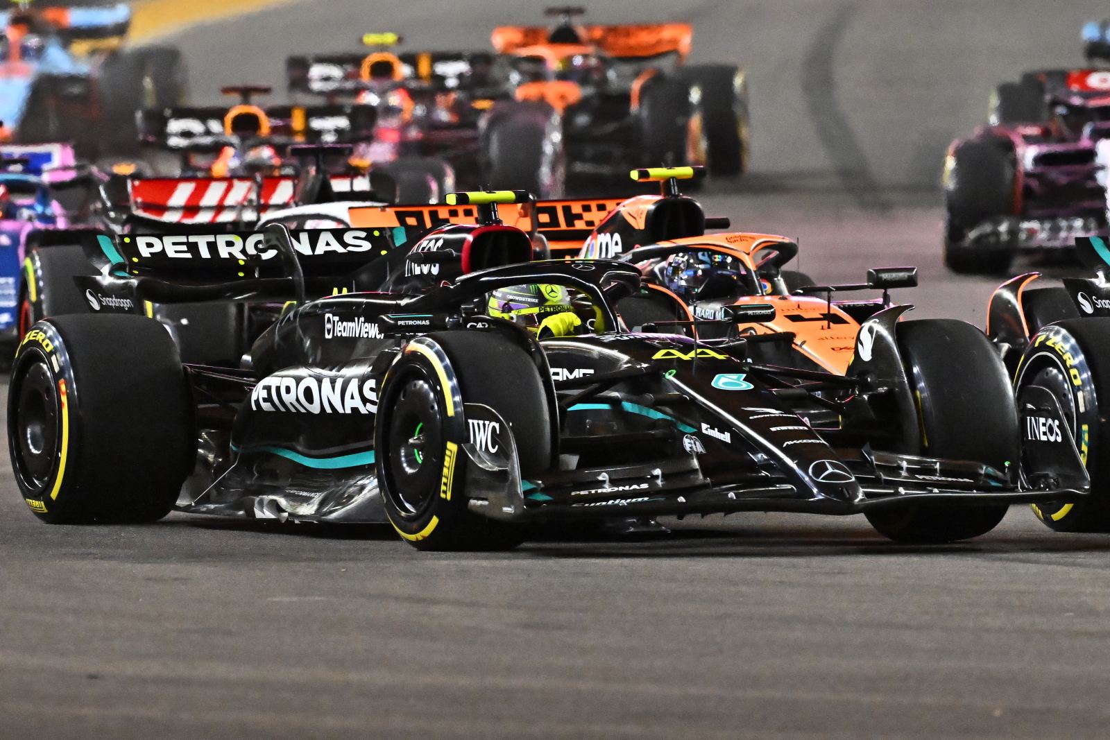 Singapura mais que dobra 2022 e cola no top-5 do ranking de ultrapassagens da F1 2023