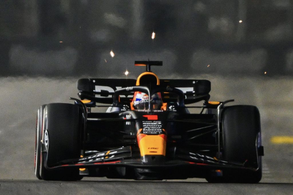 FIA admite su error al no sancionar a Verstappen en la clasificación de Singapur