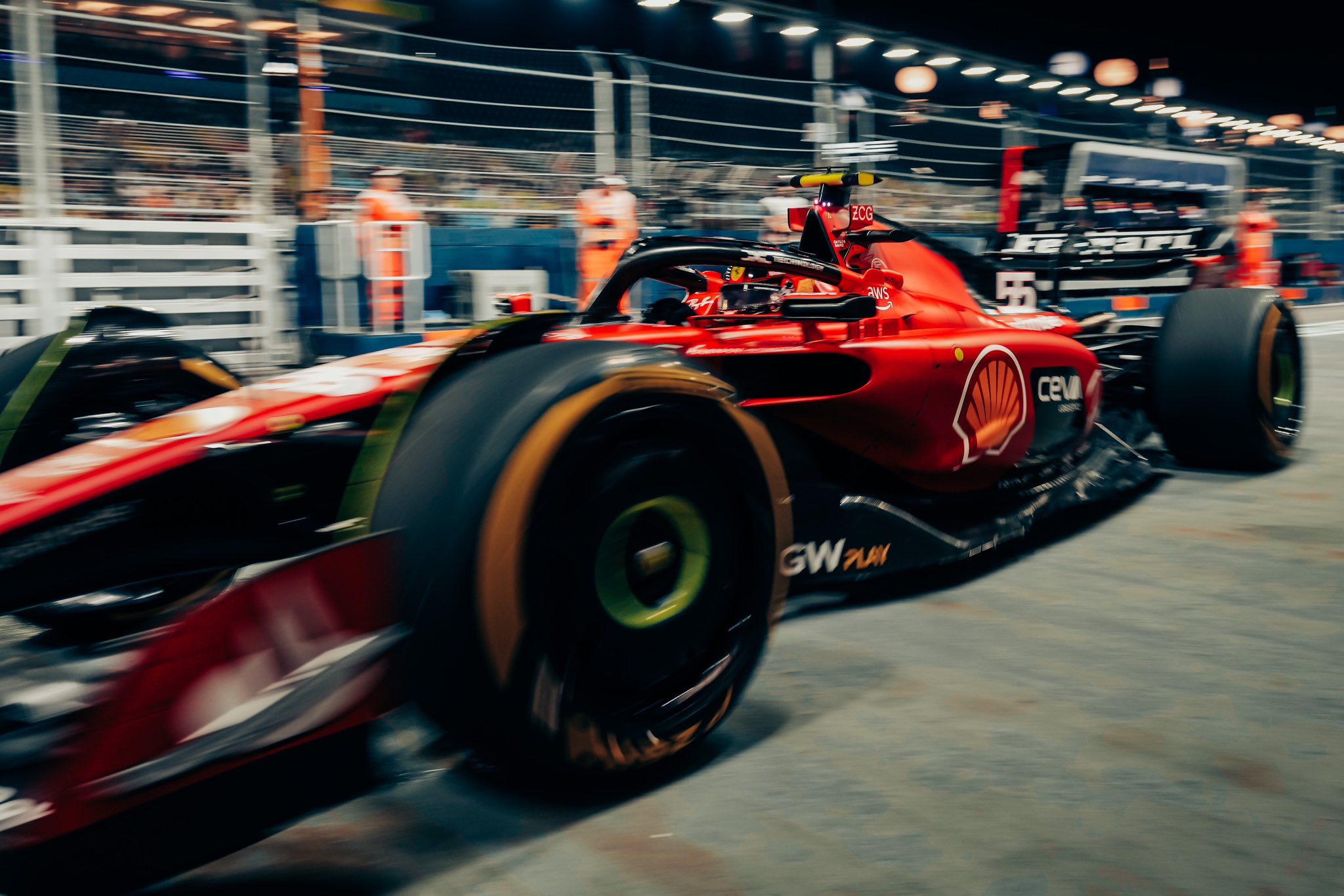 Ferrari espanta e se põe na briga de novo em Singapura em dia desastrado da Red Bull