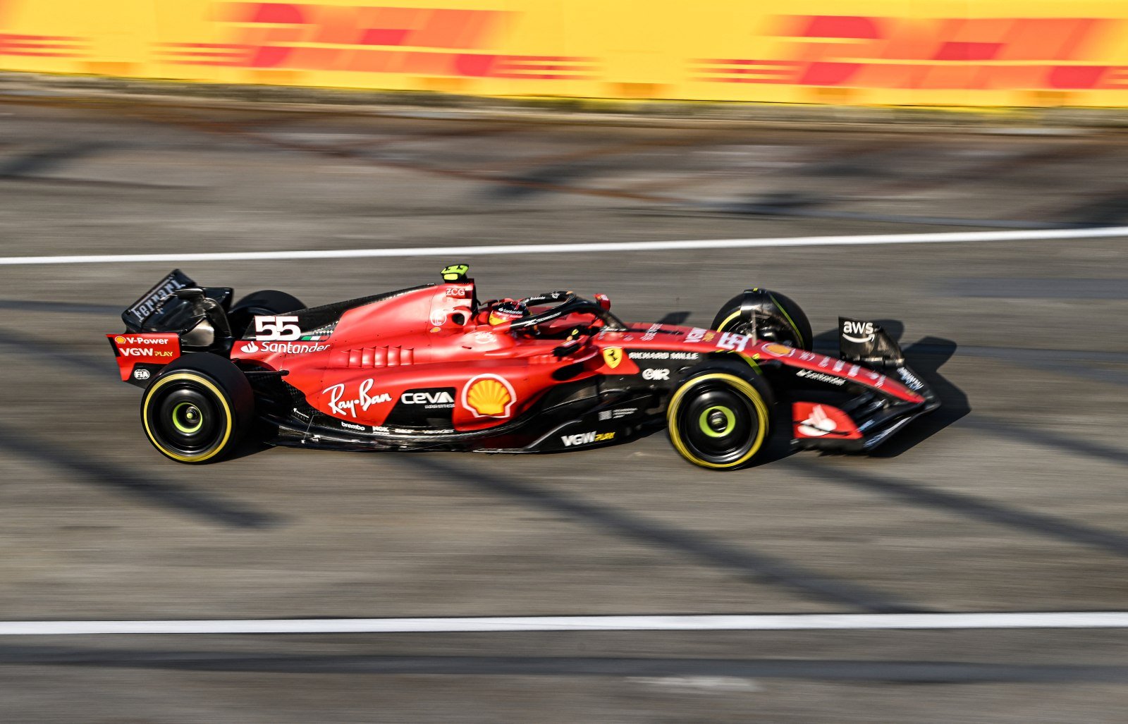 Sainz reafirma força e lidera TL3 do GP de Singapura. Verstappen sofre e é 4º