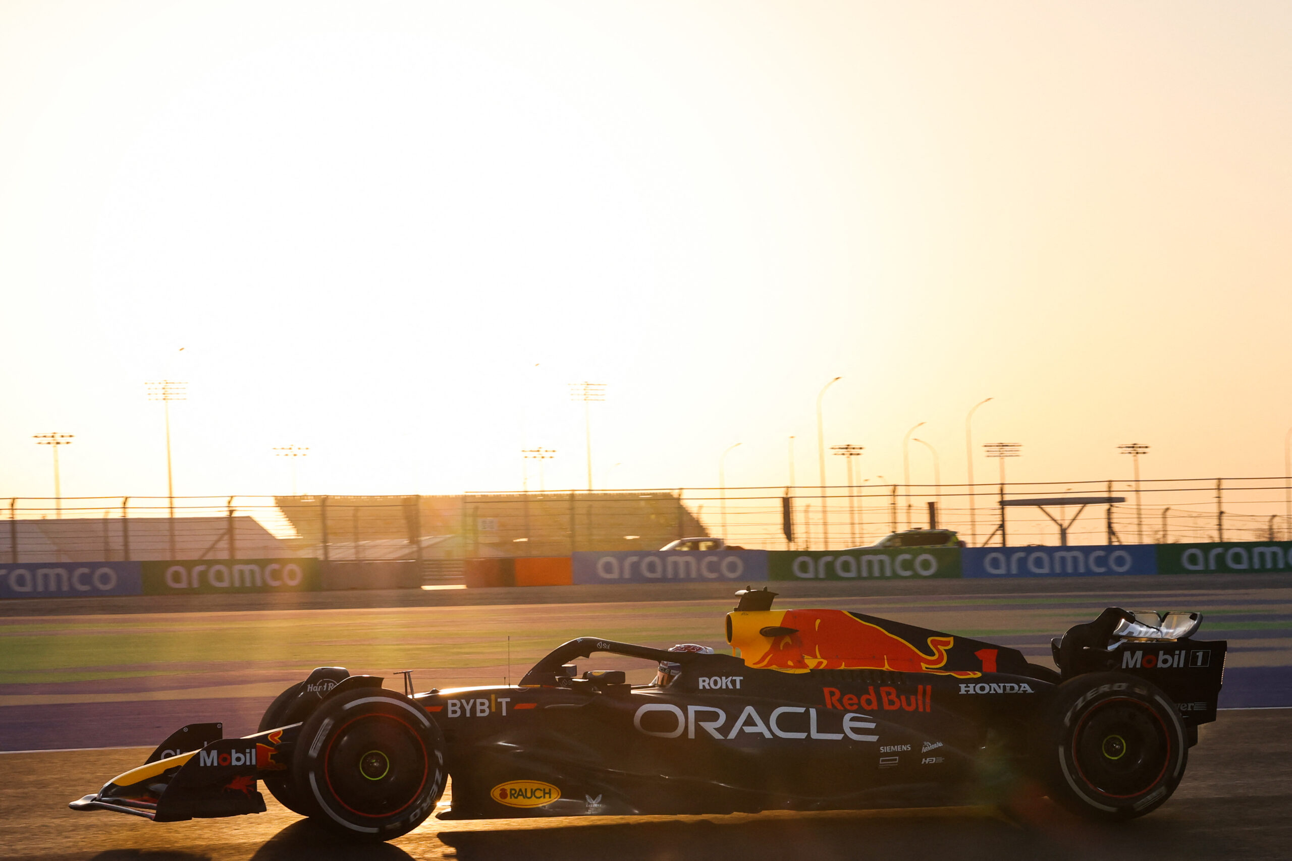 Verstappen se impone sobre el final y lidera el único entrenamiento del GP de Qatar