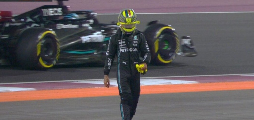 Hamilton abandona en largada del GP de Qatar tras toque con Russell