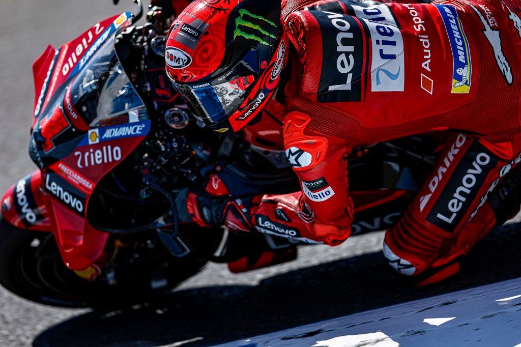 Bagnaia adia foco no título: “27 pontos não é diferença o bastante para relaxar”