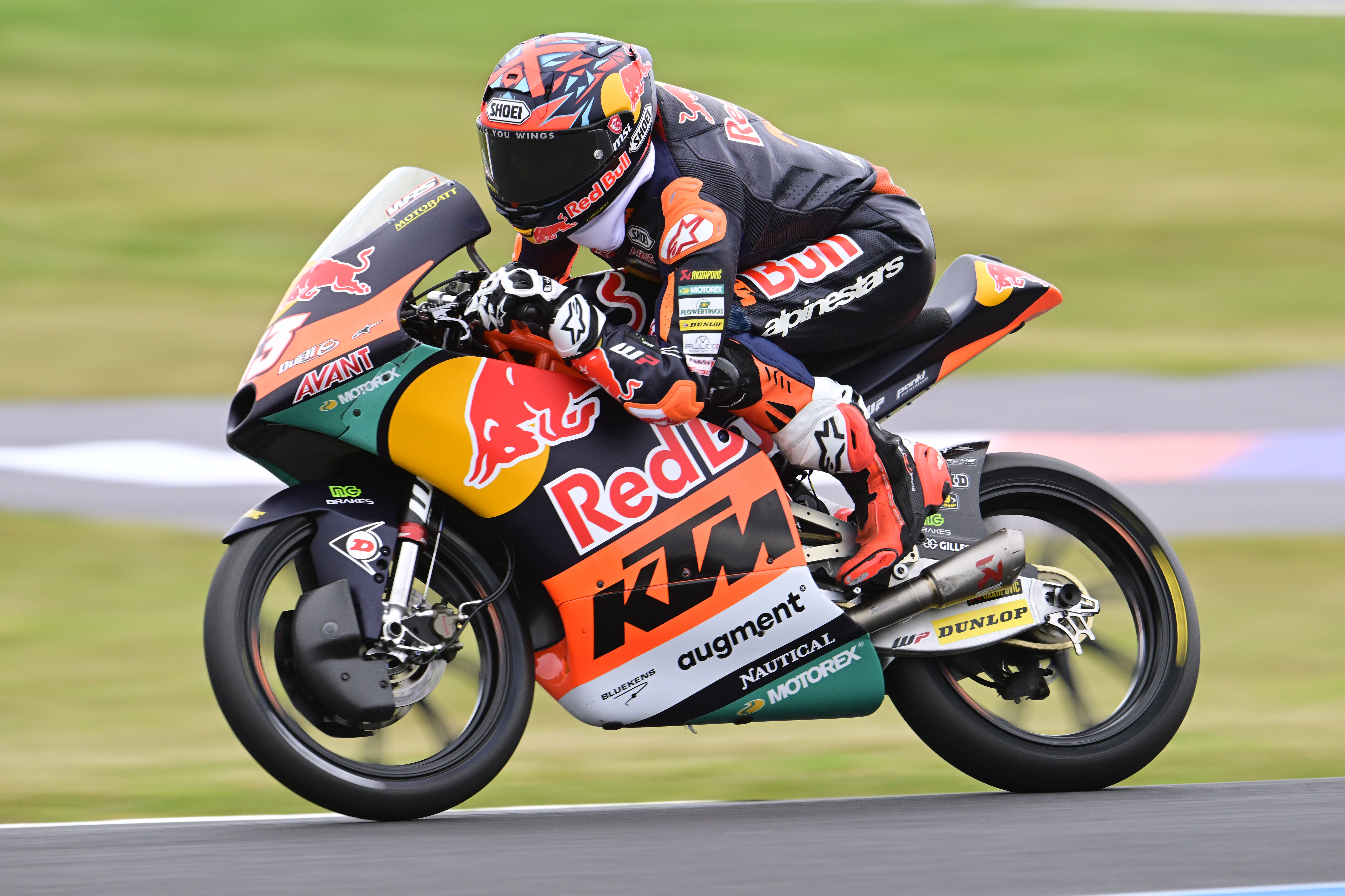 Öncü dribla condições, busca Sasaki e vence na Moto3 na Austrália. Masià é 8º